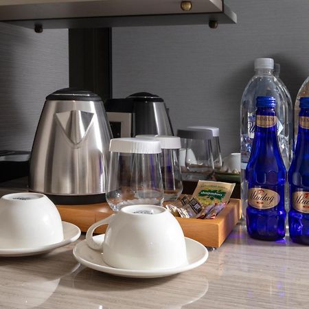 Bentley Hotel Old City-Special Class 이스탄불 외부 사진 Bottled water in a hotel room