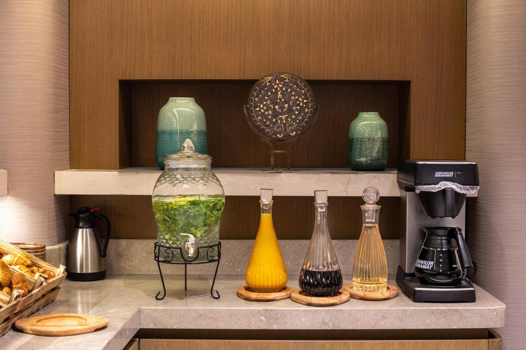 Bentley Hotel Old City-Special Class 이스탄불 외부 사진 A selection of teas and coffee on board a Boeing 787
