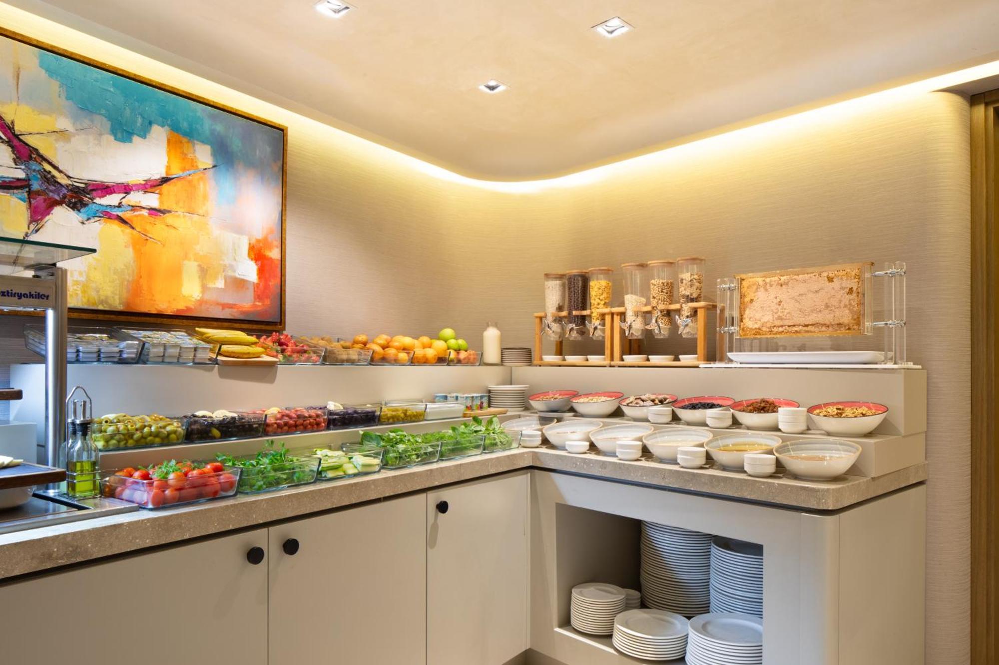 Bentley Hotel Old City-Special Class 이스탄불 외부 사진 A buffet at a hotel