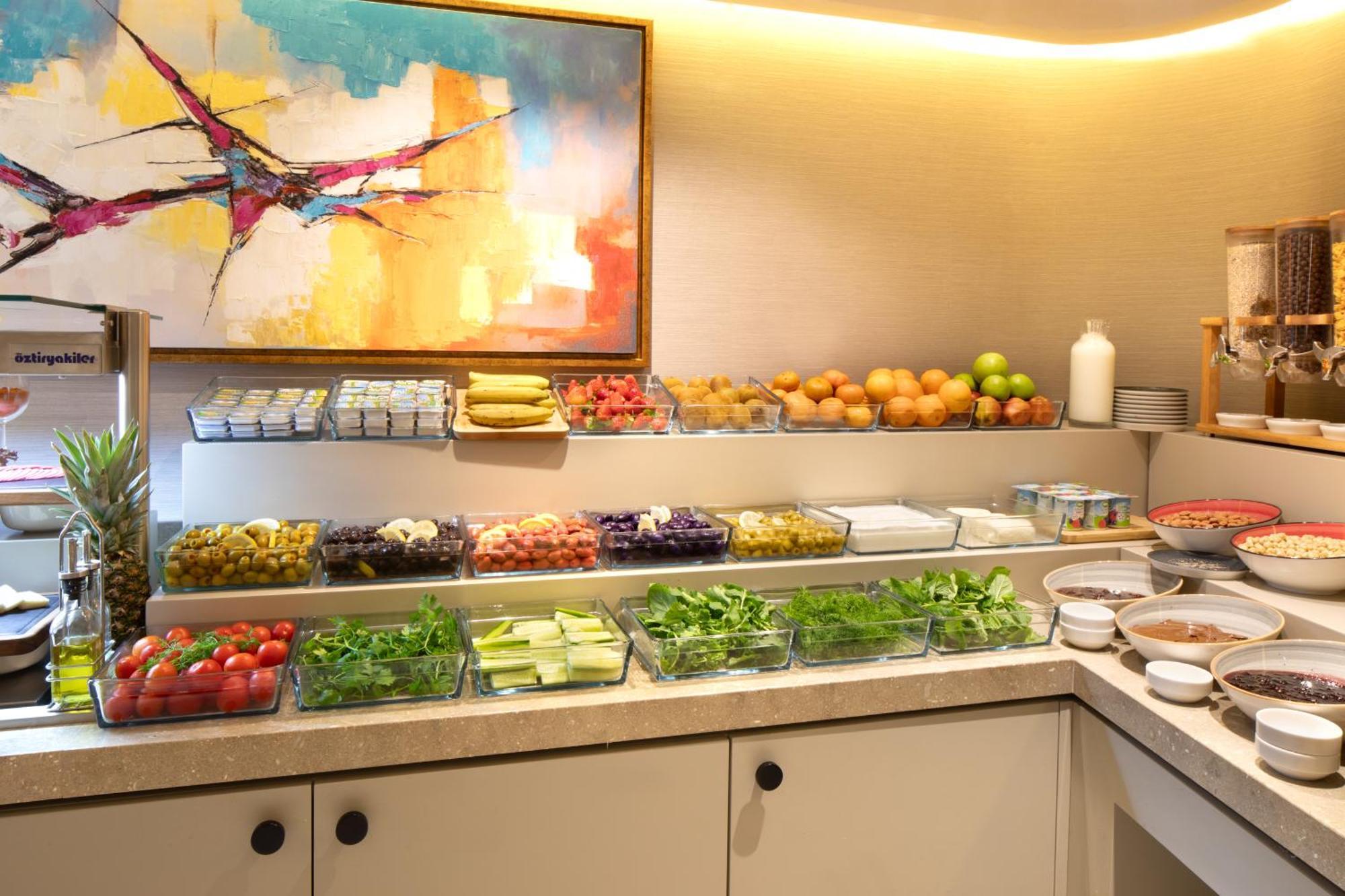 Bentley Hotel Old City-Special Class 이스탄불 외부 사진 A salad bar